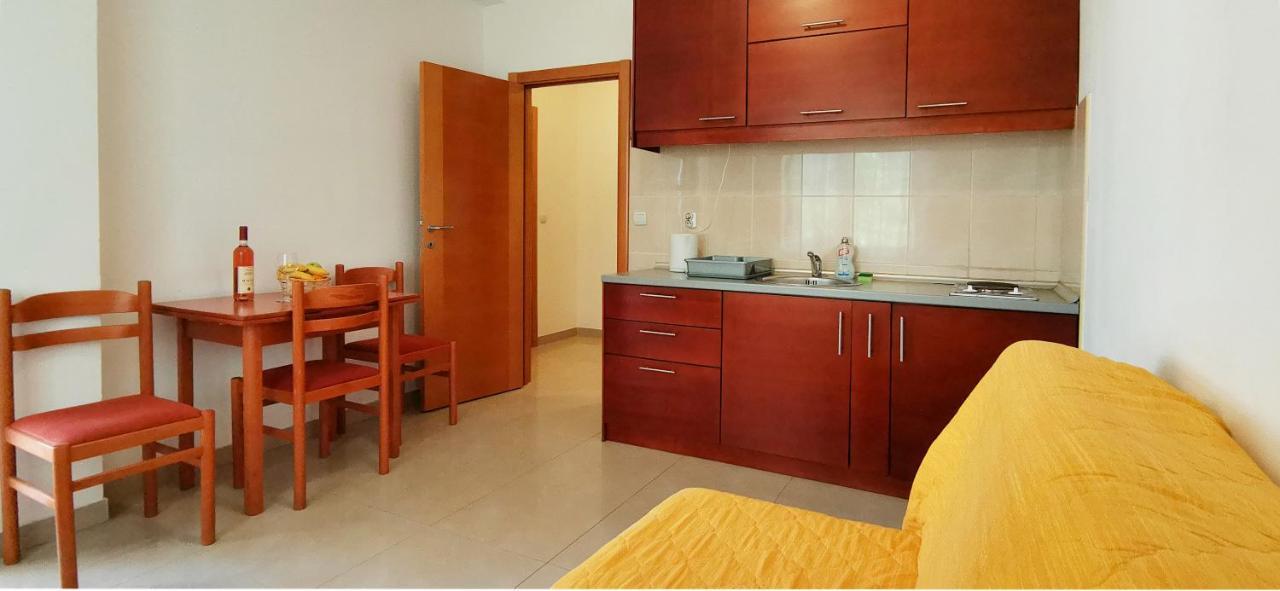 Apartments And Rooms Marija Будва Экстерьер фото